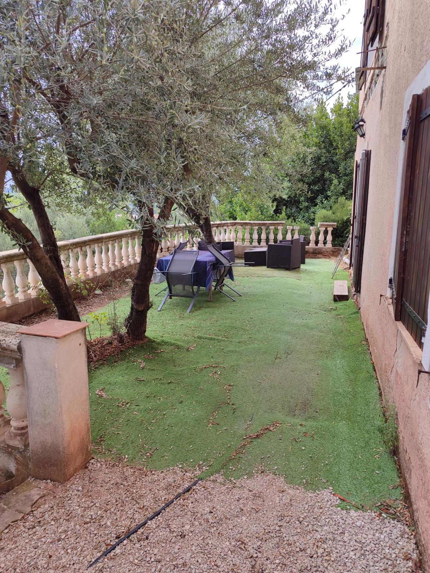 T2 En Rez De Chaussee De Villa A Cuers Exterior photo